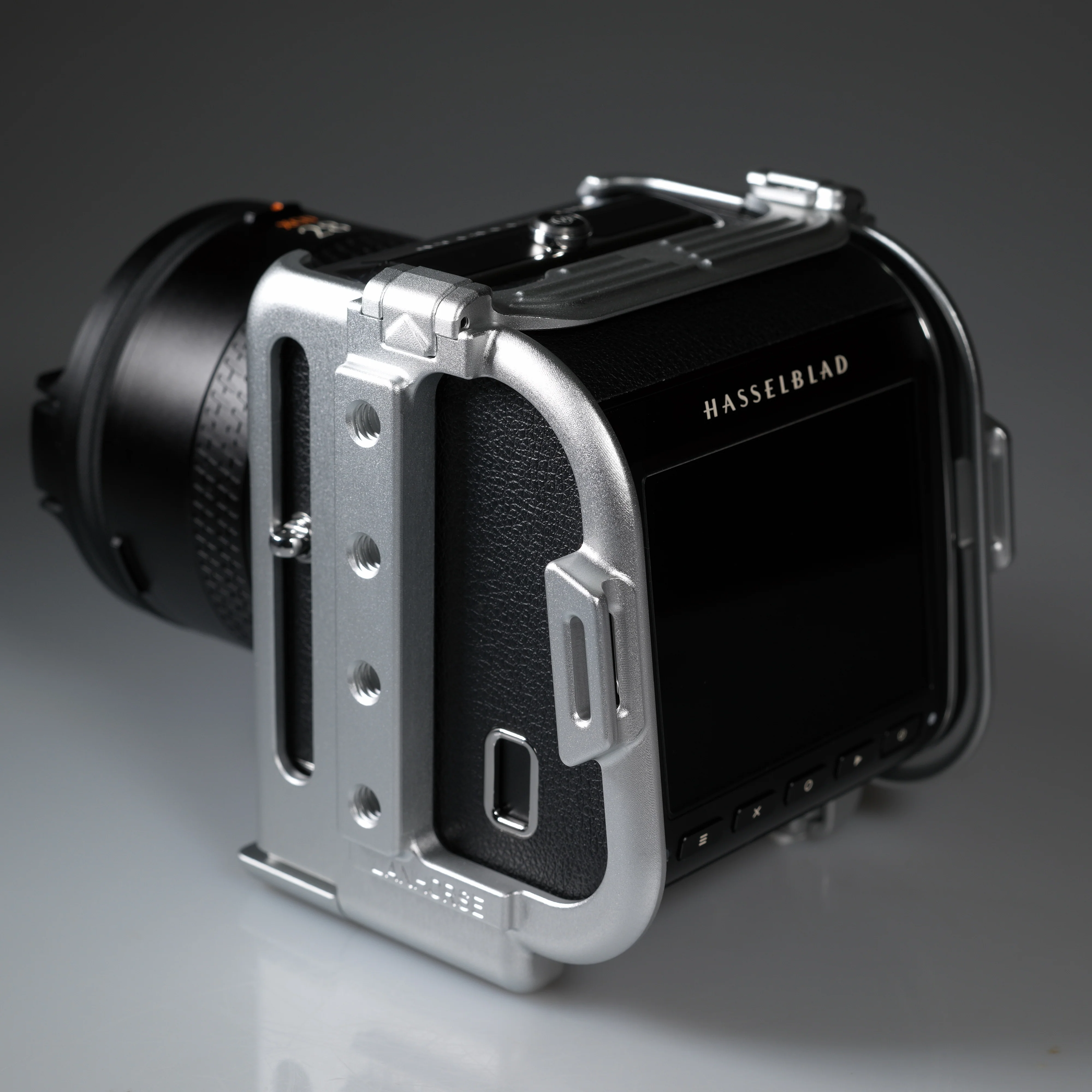 Lanhorse 铠甲 兔笼 适用 Hasselblad 907X 和 控制 手柄, Quick-Release CFV Digital Back, Optional 镜头 保护 框. (Silver Color)